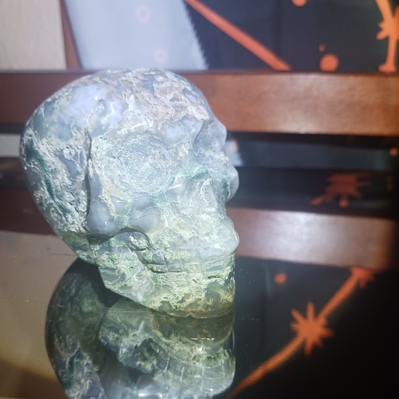 Moss Agate Skull - Picture 8 of 9